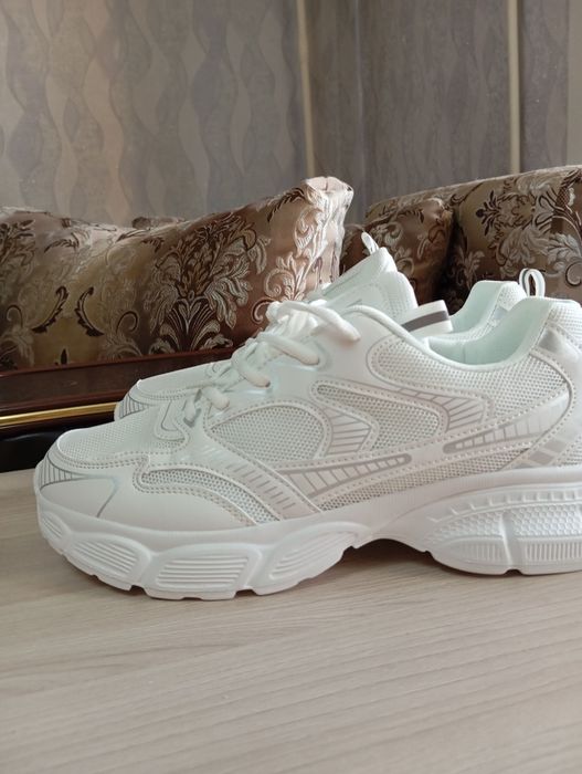 Продам кроссовки мужские