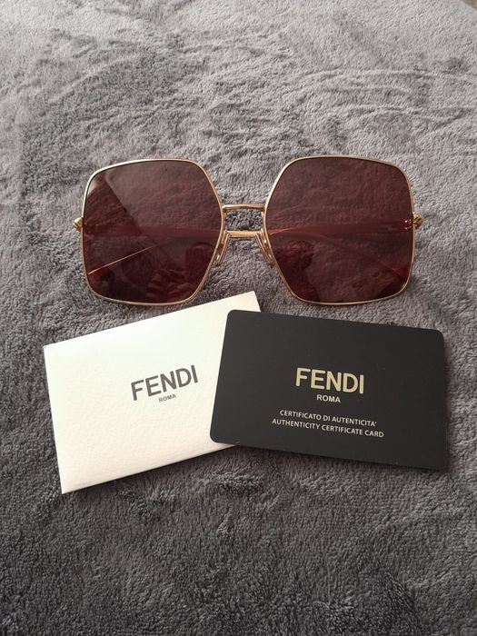 Ochelari de soare dama originali FENDI Noi fara eticheta cu cerificat de autenticitate.
