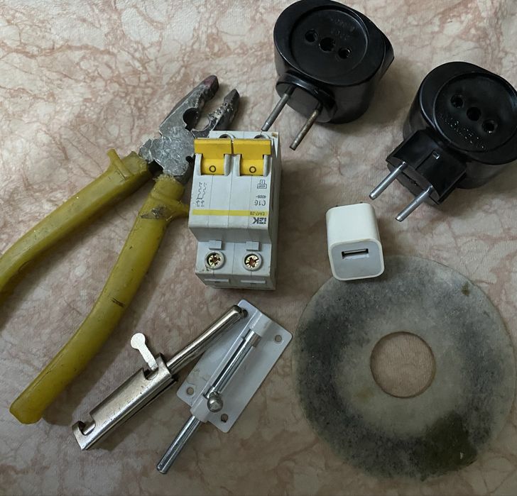 Инструменты , тройники и тд смотрите фото