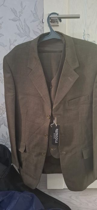 Костюмдер әр түрлі размердегі