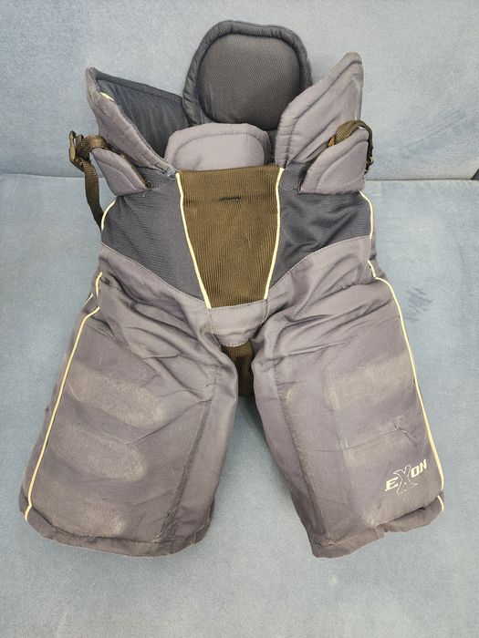 Отдам даром хоккейные шорты