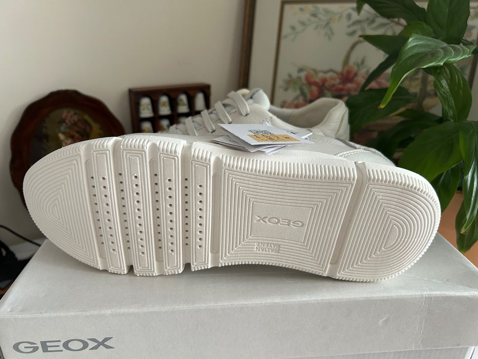 Geox нови бели сникърси размер 41 -42.