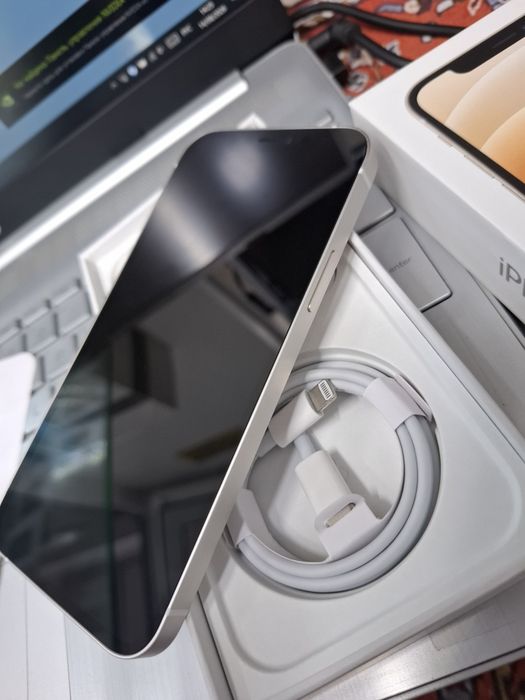 IPhone 12 rangi:oq xotirasi 256 yangi kup ishlamagan