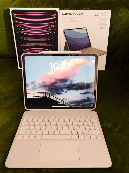 Ipad Pro 12.9 M2 6th gen 128GB Impecabil + Apple Pen USB C +Logitech Combo Touch husa/ tastatura.