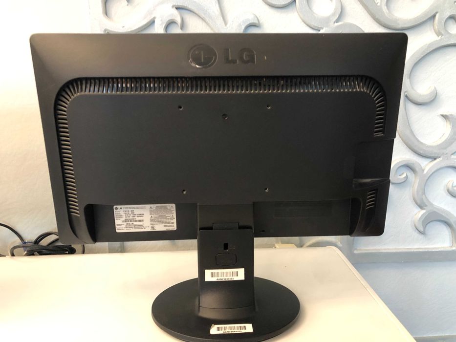 Монитор 15 дюймов LG Flatron E1911 б/у