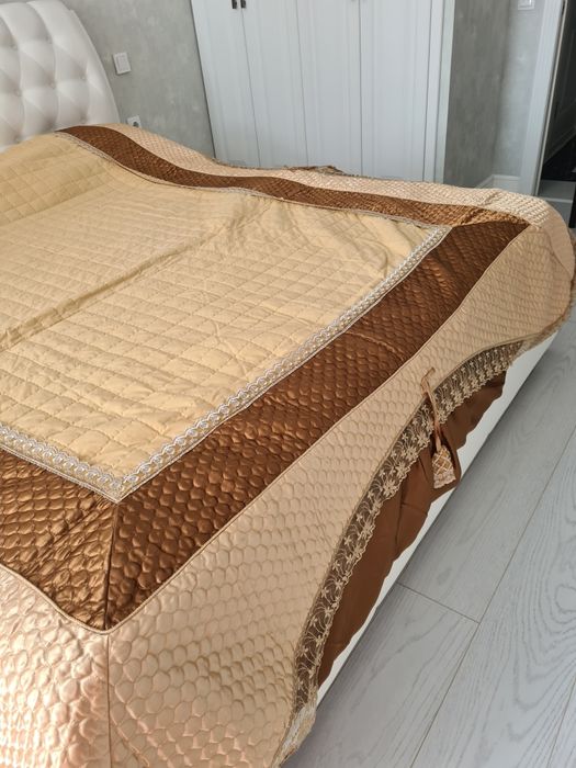 Продаётся покрывало на кровать.