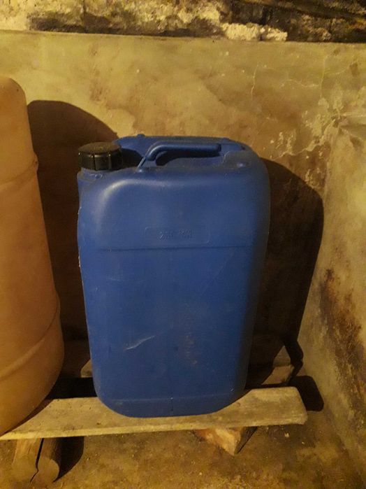 Бидони 60л.,25л.,реотани,макара и триъгълник при авария