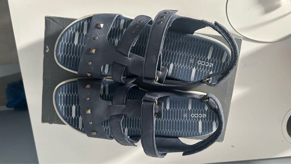 Продам новые босоножки/сандалии Ecco для девочки, размер 34.