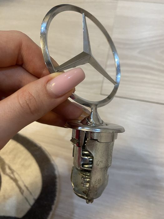 Емблема за Мерцедес