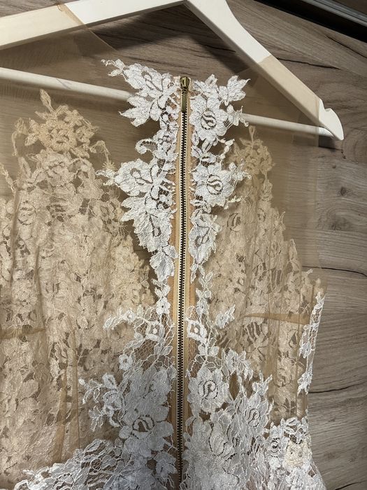 Rochie elegantă nude cu dantelă cusuta manual și tull fin