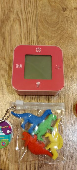 Комплект пособия за училище, гумички, будилник, ножичка, спинер, 20 лв