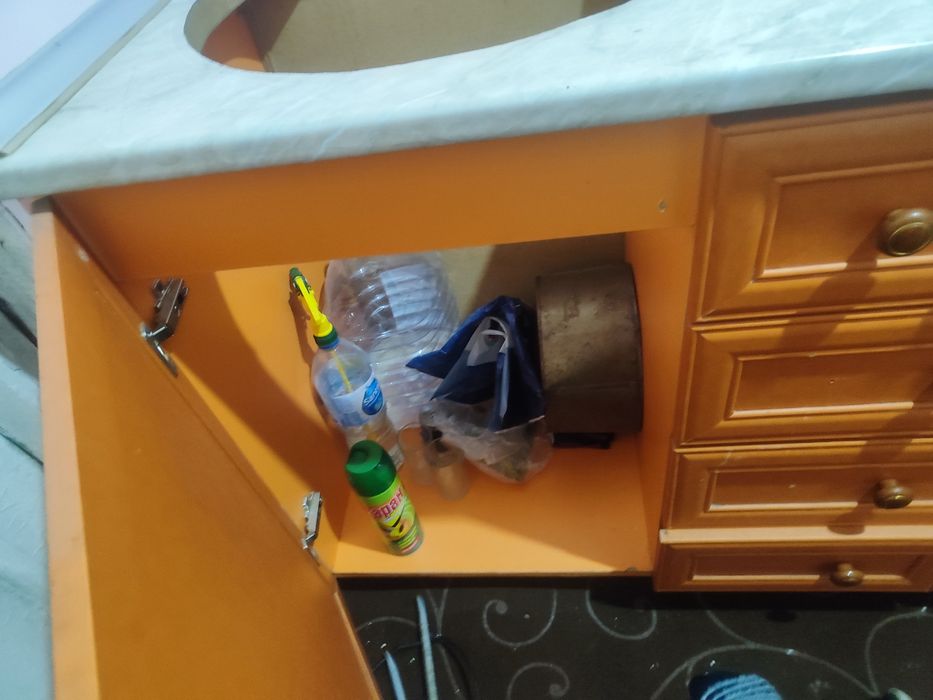 Kuxniy mebel sotladi