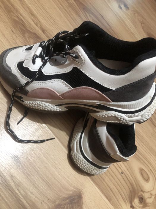 Продам Кроссовка