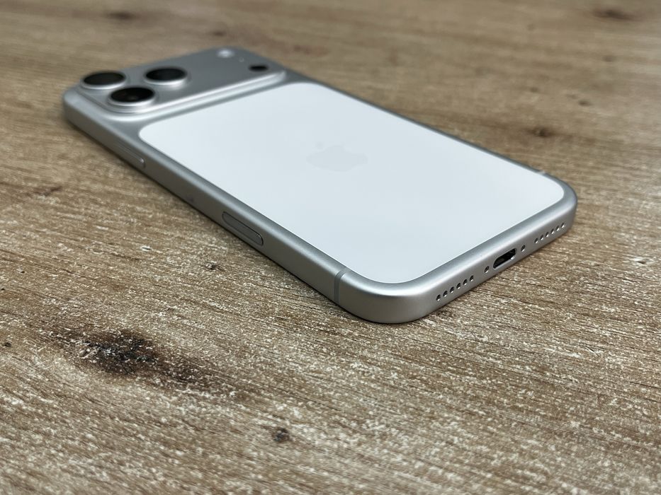 iPhone 17 Pro Max 256GB с Гаранция на 1 цикъл