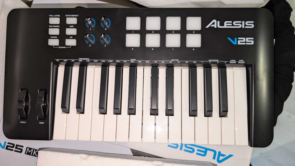 Alesis V25 MKII - MIDI клавиатура (НОВА, с гаранция и касова бележка)