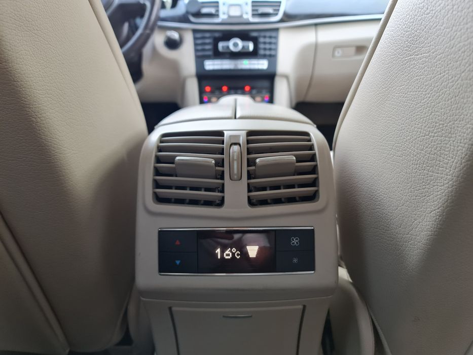 Vând Mercedes Benz E 350