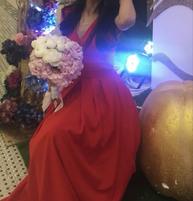 Красное длинное  платье