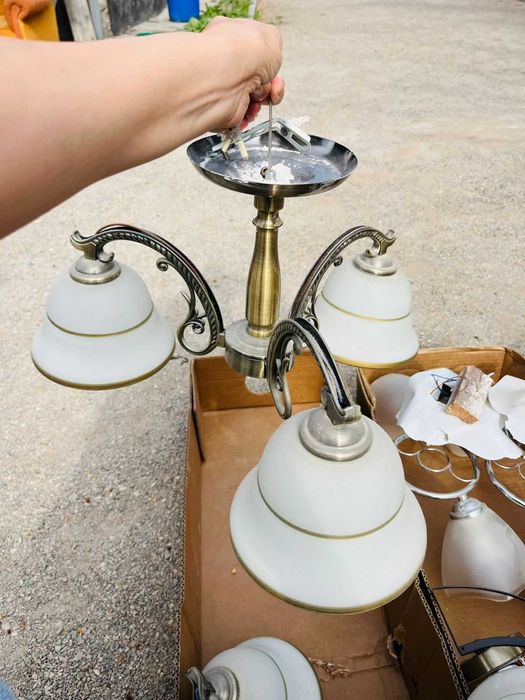 Б/у двери, пластиковые окна, люстры