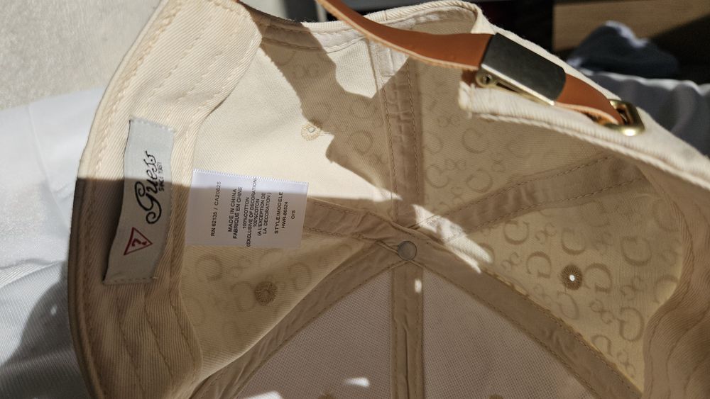 Оригинална шапка Guess