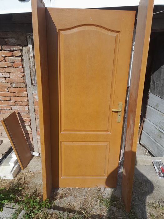 Масивна интериорна врата