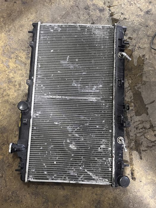 Продам радиатор на Subaru outback