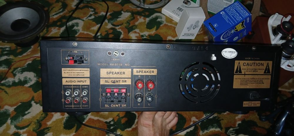 Vând  amplificator audio  semtani Av-9718