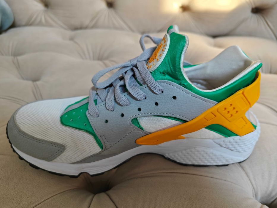 Nike Air Huarache originali purtați de câteva ori.
