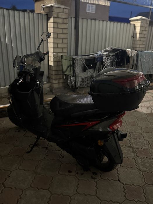 Продам скутер м8 веном