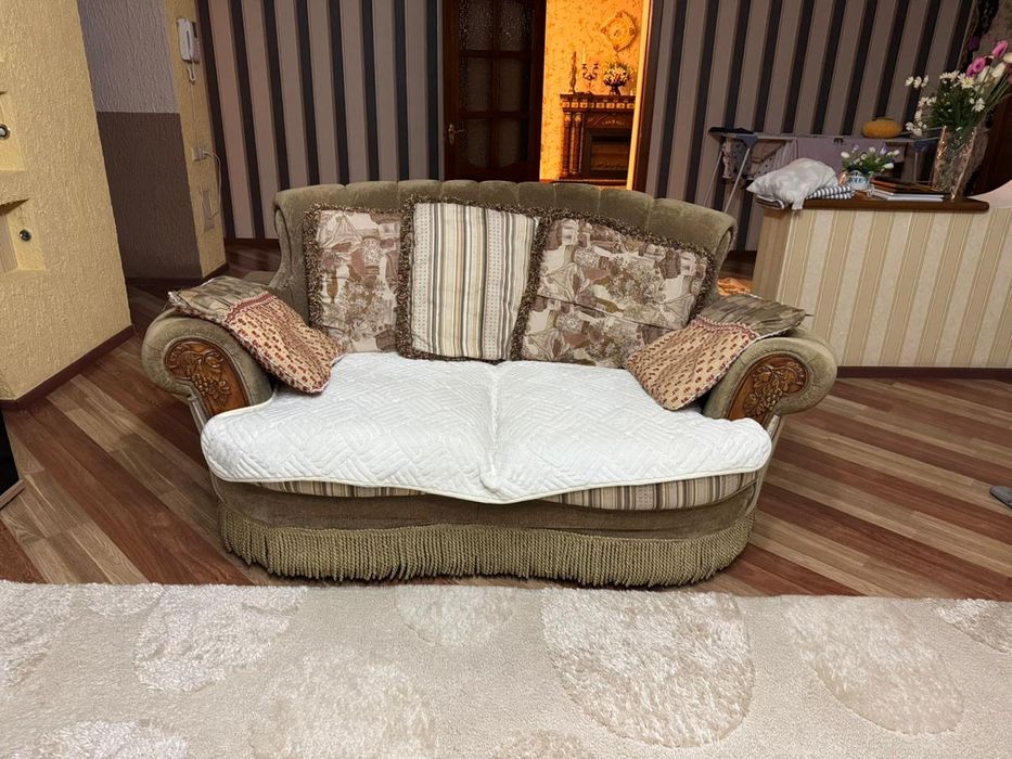 Продам Мягкую  мебель  тройка