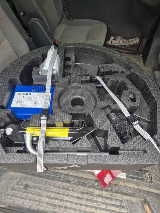 Продавам авариен комплект за VW.