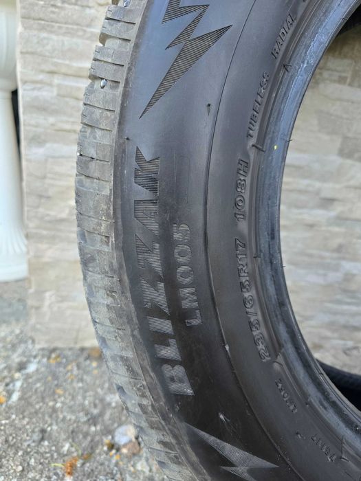 4 броя гуми Bridgestone Blizzak 235/65/17