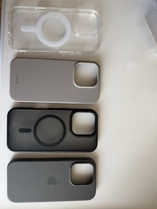 4 броя маркови кейса за iphone 16 pro на цена 35 евро