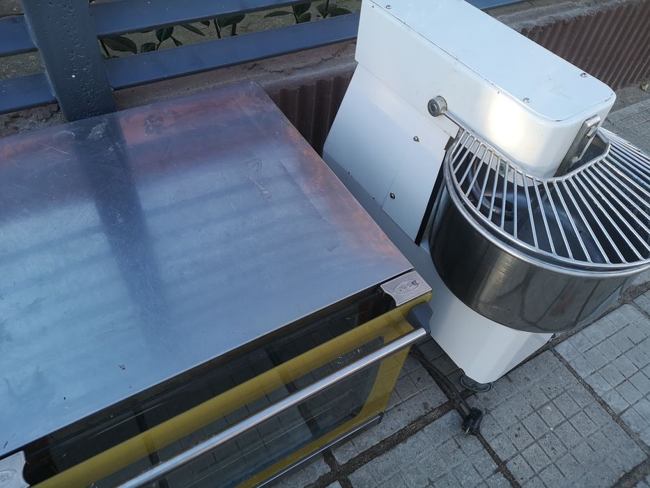 Машина  Тесто 22 литра  Пицария  Фурна  Конвекторна Фурна UNOX  220V Н