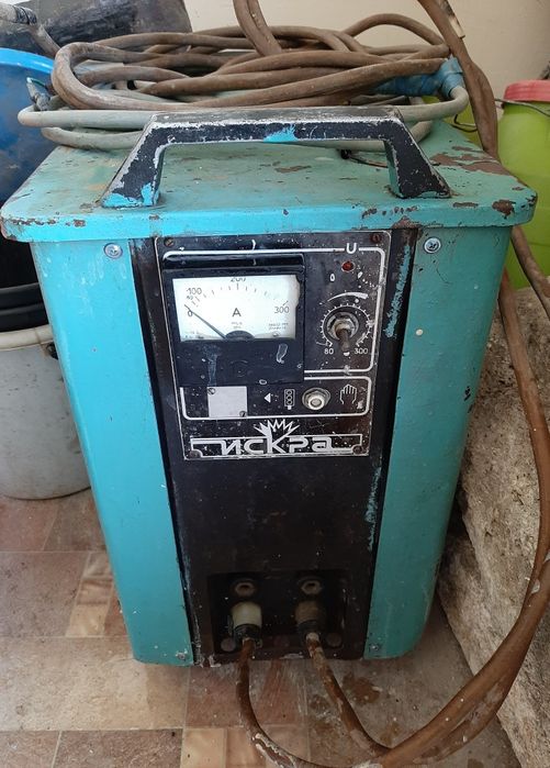 Продам сварочный аппарат Искра.