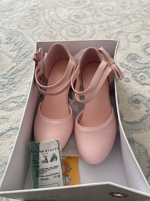 детские туфли, новые