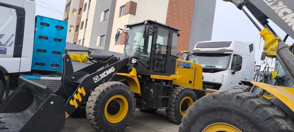 Фронтальный погрузчик XCMG LW 300 KN (джойстик, 1,8 м/куб, 3 тн.)