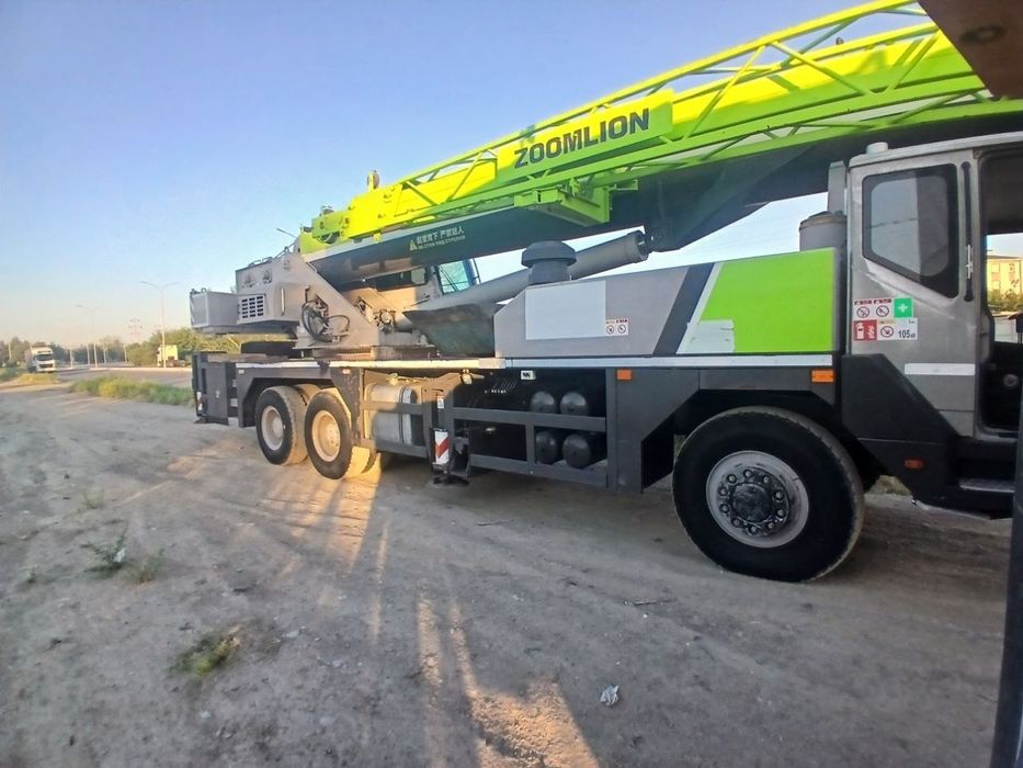 Avtokran zoomlion QY35V