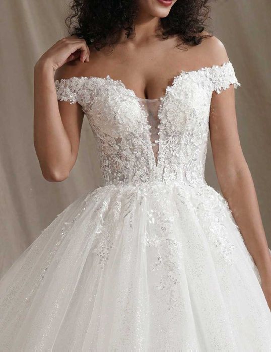 Vând rochie mireasa strălucitoare