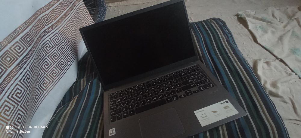 ASUS vivobook laotop