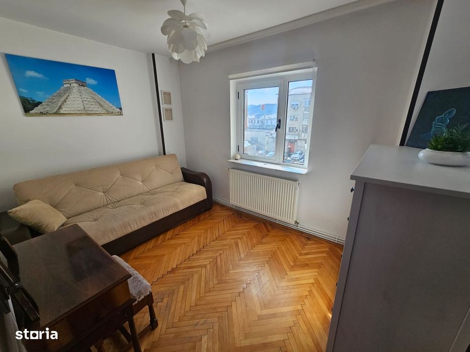 Apartament cu 3 camere de închiriat în Curtea de Argeș.