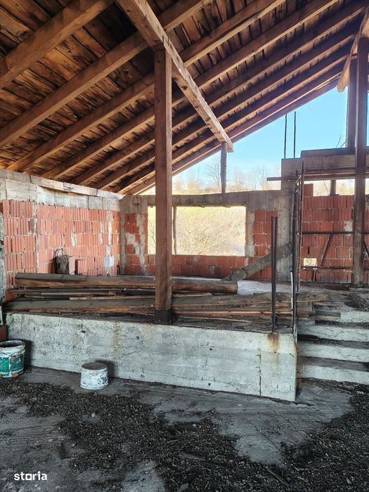 Casă la roșu(sau la cheie) – arhitectură rară, priveliști largi, Deva.