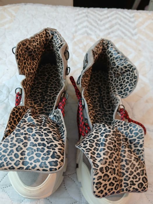 Туристически обувки