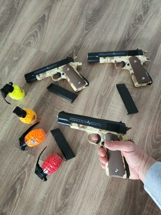 Pistol cu bile aluminiu și plastic abs + 500 bile Airsoft Pistol COLT