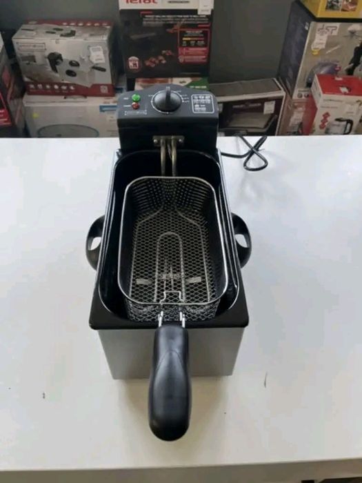 Фритюрник - 3 литра, 2000W. 
Фритюрник - 3 литра, 2000W.