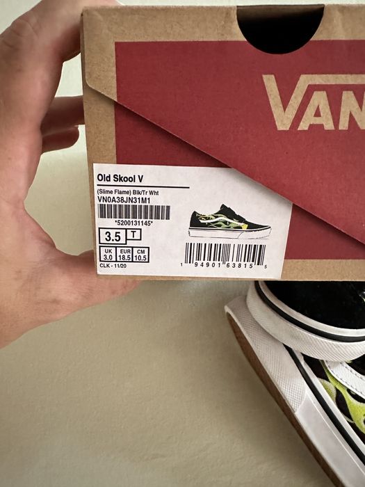 Бебешки обувки и буйки