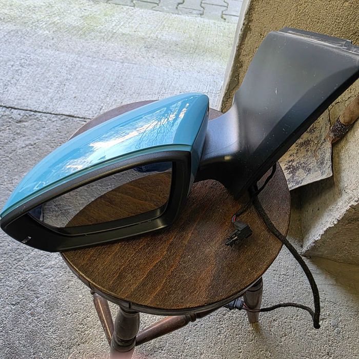 Продавам ляво огледало за Фолксваген UP