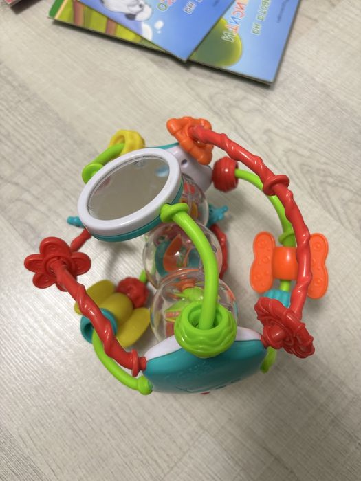 Бебешки играчки дрънкалки и играчки със звуци