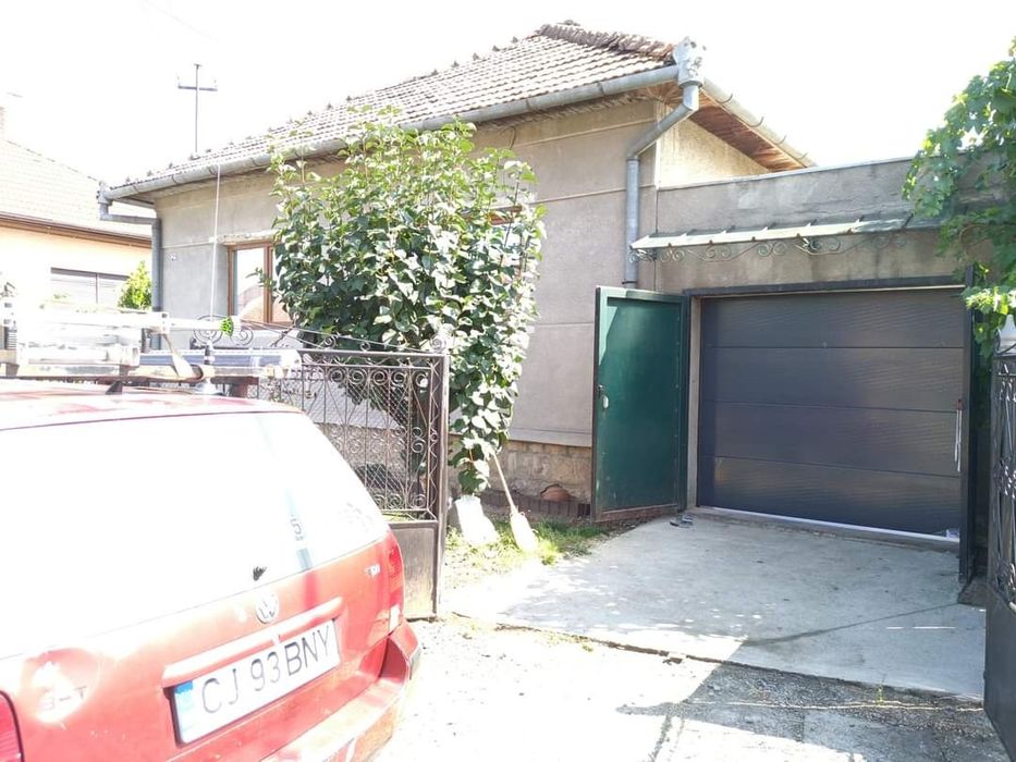 Usa de garaj secționala