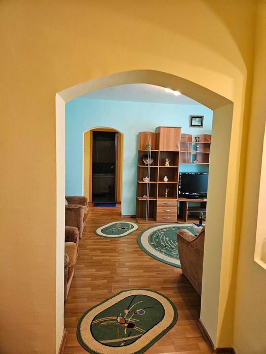 PROPRIETAR, inchiriez ap 2 camere central, Calea Bucuresti, 5 minute pe jos fata de centrul orasului