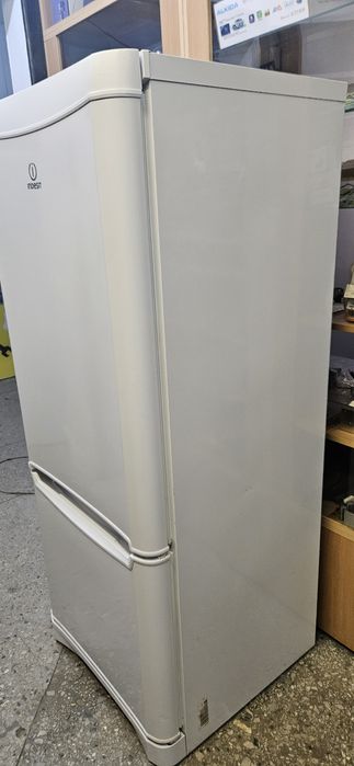 Продам холодильник Indesit